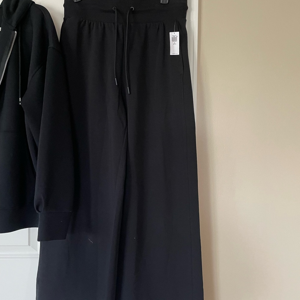 Women’s Set - Picture 2 of 5
